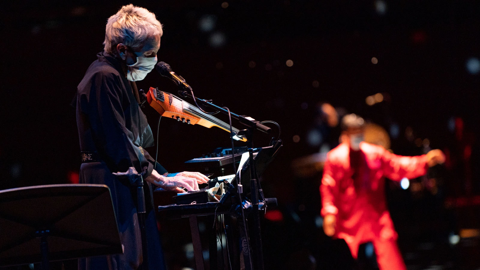 Laurie
Anderson
in
Party in the Bardo
at
Park Avenue Armory’s Drill Hall,
2021.
Photo credit: Stephanie Berger
Photography
/Park Avenue Armory