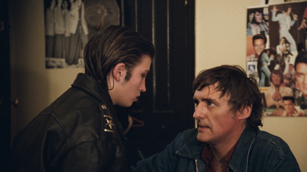 Linda Manz and Dennis Hopper in Out of the Blue